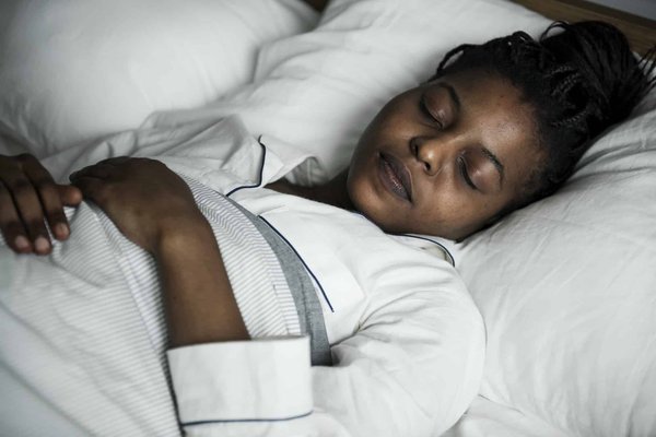 Le sommeil et le poids : lien entre repos adéquat et contrôle du poids