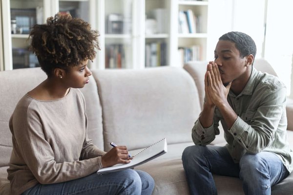 Développements dans la thérapie comportementale pour l'addiction.